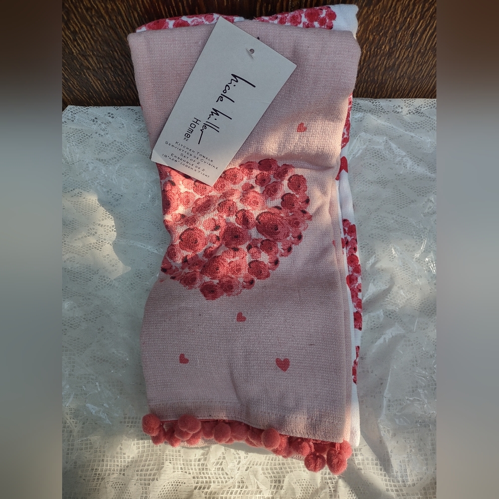 Set of kitchen towels by Nicole Miller Home Hearts Valentine's NWT